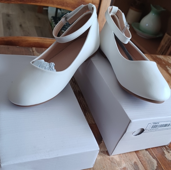 Shoes - Picture 5 of 6